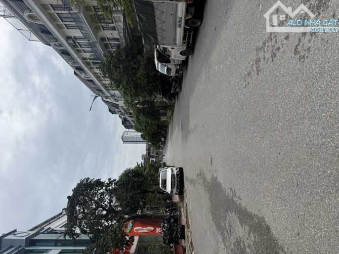 Bán Nhà KĐT Văn Phú Gần Đường 25m DT 77m2 MT 4.5m 5 Tầng Giá 17.6 Tỷ Full Đồ