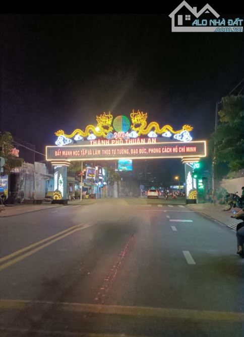 💥Bán nhà mặt tiền TTHC Thuận An, thẳng ra Nguyễn Văn Tiết, Opal Skyline chỉ hơn 6tỷ