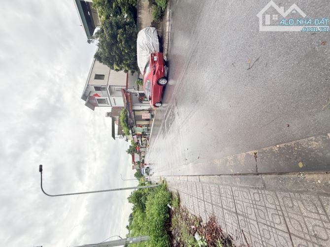 Bán Đất 82m2 giá 6.5tỷ - Đê vàng- Gia Lâm
