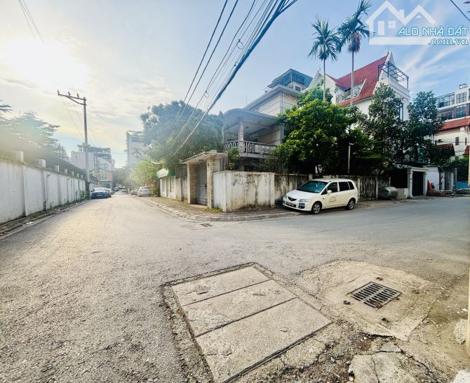 ⛔⛔⛔ Bán GẤP!! BIỆT THỰ SÂN VƯỜN PHỐ VIP NGUYỄN SƠN 👉👉 183Tr/m2 (TL) - Ô Tô