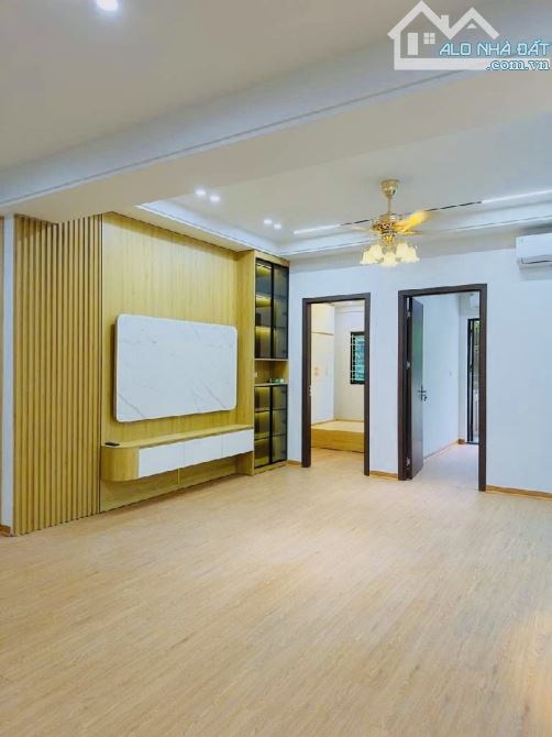Nhà Xuân Thủy 5 tầng, MT 4,2m, 35m2, giá chỉ 8,5tỷ , ngõ nông thông, ô tô đỗ, full nội thấ