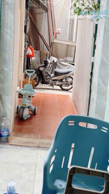 Cho thuê nhà nguyên căn ngõ 338 phố Bạch Đằng, Chương Dương Hoàn Kiếm. DT 45m x 3 tầng,