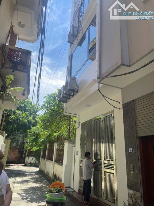 Cho thuê nhà nguyên căn ngõ 179 Vĩnh Hưng, Hoàng Mai. DT 35m x 5 tầng, giá 11tr