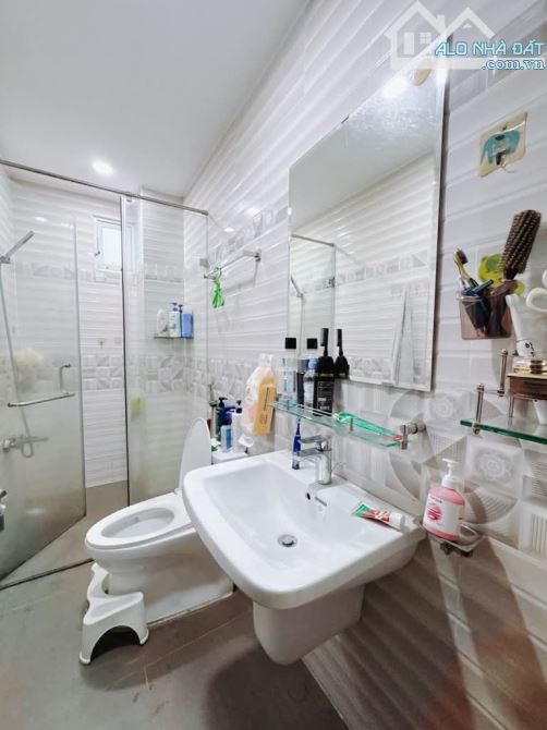 CHÍNH CHỦ BÁN NHÀ 5 LẦU TÔN ĐẢN Q.4 LÔ NHÌ HẺM 3M5 DTSD 150M2 NGANG 8 CHỈ NHỈNH 6TỶ XÍU - 10