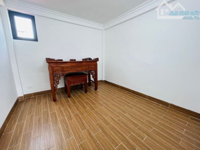99 Xuân La, nhà đẹp full nội thất, 15m ra oto tránh, sổ 52m2 x 6 ngủ. Giá 13.8 tỷ - 10