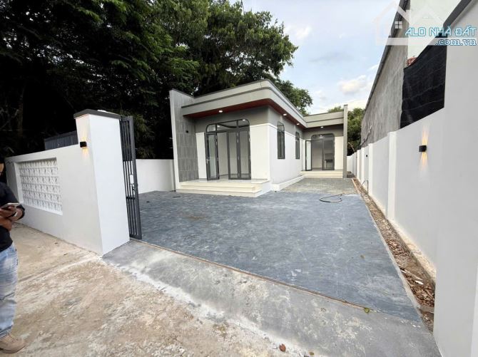 bán nhà đẹp mới xây hiện đại sân vườn rộng rãi - 11