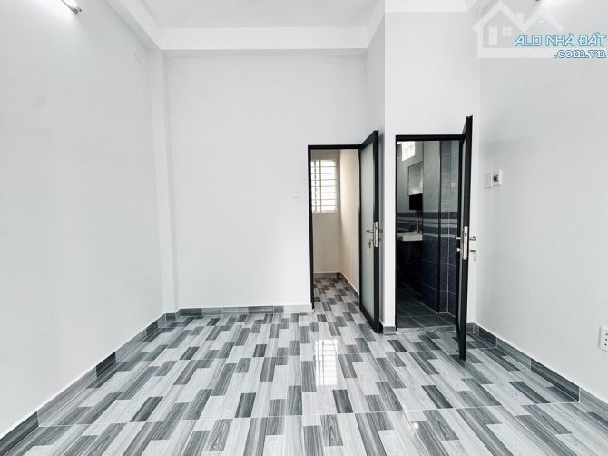 HẺM 8M - SAU LƯNG ĐẦM SEN -LẠC LONG - P.3- Q.11- DT: 3.5*5M – 4 TỶ 980 - 11