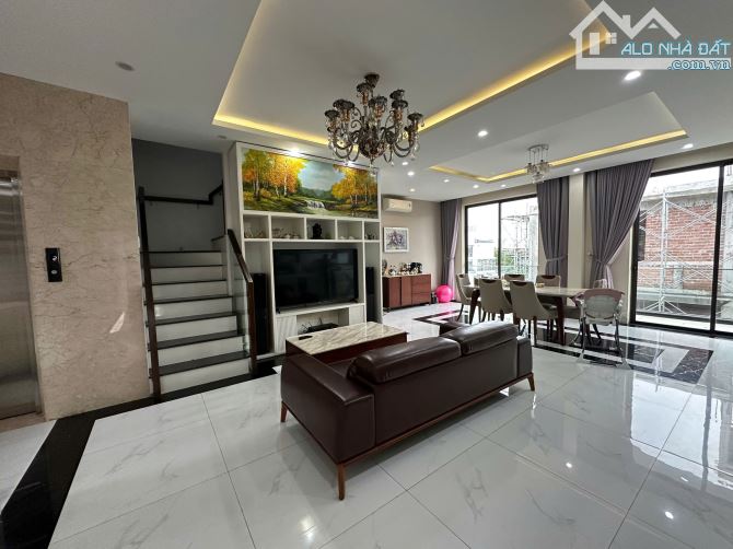 Bán Biệt Thự VIEW Sông khu Compound Đảo Nổi, Quận Cẩm Lệ, Đà Nẵng - 3 tầng 8PN -  29,5 tỷ