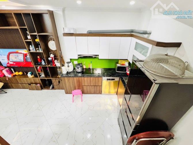 🏠 Phạm Văn Đồng, 36m2 nhỉnh 7 tỷ, dân xây ở ngay, ngõ thông, ô tô đỗ, full nội thất, hiếm - 1