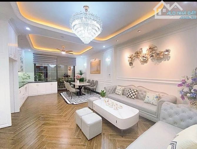 HIẾM BÁN NHÀ - 55M, 7 TẦNG TRUNG TÂM NGUYỄN VĂN CỪ, ĐI BỘ RA CHỢ -20M RA PHỐ, THANG MÁY - - 1