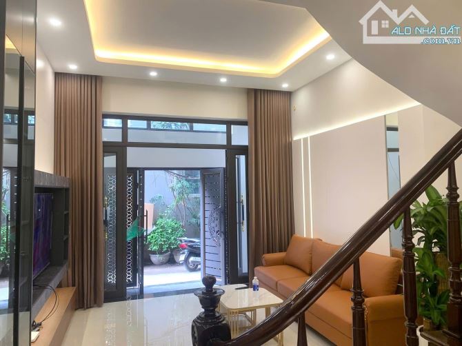 bán nhà cổ nhuế 48m2 - mặt tiền 4 - 4 tầng - giá 9.5 tỷ - Nhà dân xây, đã full nội thất - 1