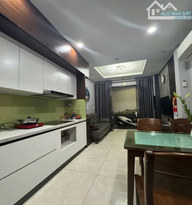 Bán nhanh nhà Cầu Giấy, ô tô tránh đỗ cổng, ngõ riêng, giá chỉ 8.5 tỷ - 1