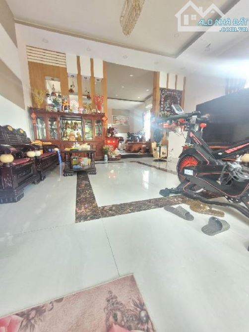 NHÀ GẦN KHU DU LỊCH BÌNH QUỚI, XE HƠI NGỦ TRONG NHÀ, 160M2, CHỈ 7.3 TỶ - 1