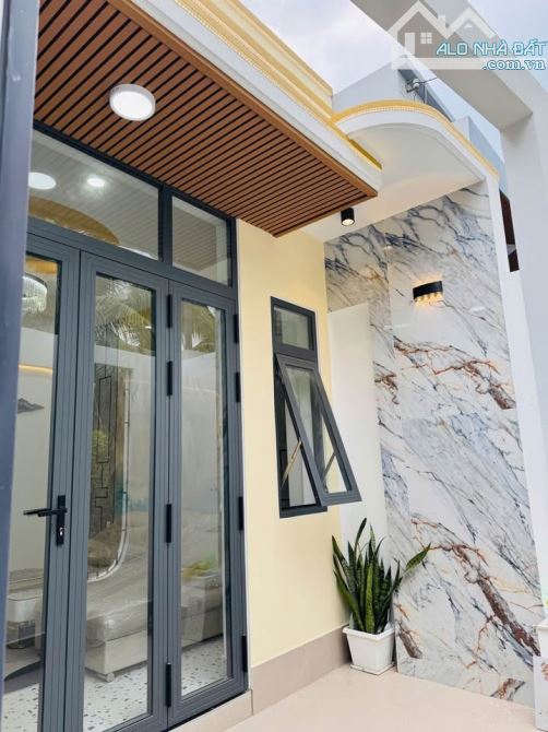 Nhà cấp 4, SHR, 92,1m2, Tân Thông Hội, đẹp không tì vết giá chỉ 930 Triệu. - 1