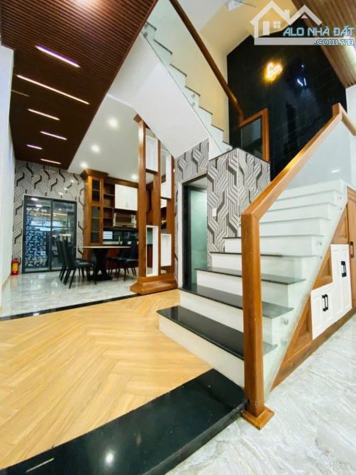 💥 Bán nhà 3 Tầng Mặt tiền đường 5m5 Sát Biển HÒA MINH. DT 78m2 x3 MÊ - chỉ 6 tỷx - 1