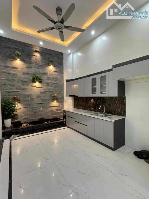 BÁN NHÀ ĐẸP 2.89 TỶ 3 TẦNG 52.8M2 Ô TÔ ĐỖ CỬA NGÕ GIẢI PHÓNG - 1