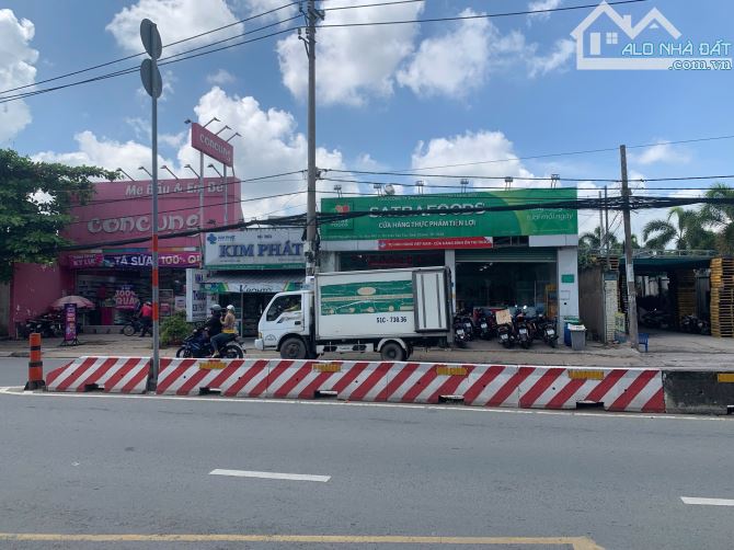 Ngộp cần bán rẻ nhà 223m2 thổ cư MT Nguyễn Hữu Trí - 1