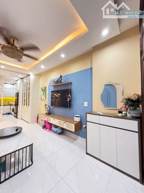 Nhà đẹp phú diễn 37m2. 5 tầng. Thoáng mát.6,5 tỷ. Full nội thất. Sổ vuông đẹp. - 1