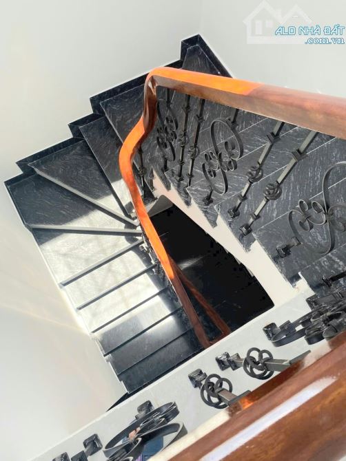 BÁN NHÀ NGỌC HỒI CẠNH BẾN XE NƯỚC NGẦM 38M 5 TẦNG 20M RA MẶT PHỐ