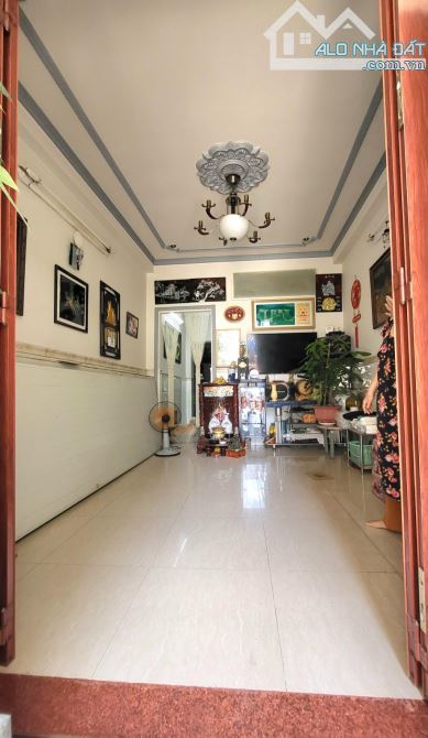 "Cạnh Phú Mỹ Hưng - 3.3 x 12 - 2 Tầng - Nở hậu có sân phía sau - Chưa đến 4ty - 1