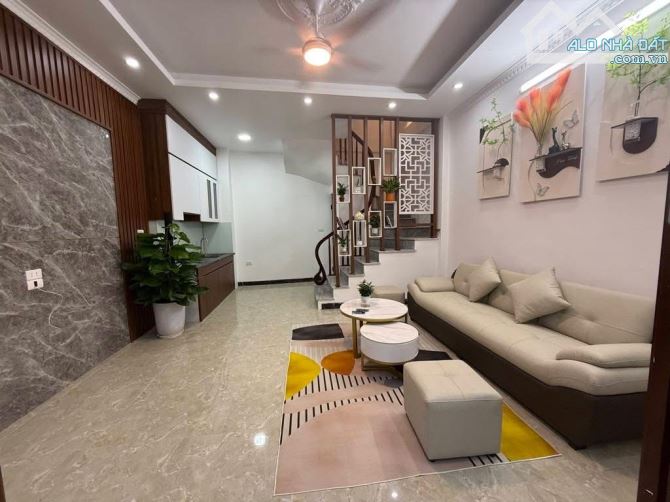 TRẦN ĐĂNG KHOA-CỔ LINH NHÀ DÂN XÂY CỰC CHẮC CHẮN, NGÕ Ô TÔ THÔNG, CÁCH ĐÚNG 1 NHÀ RA MẶT P - 1