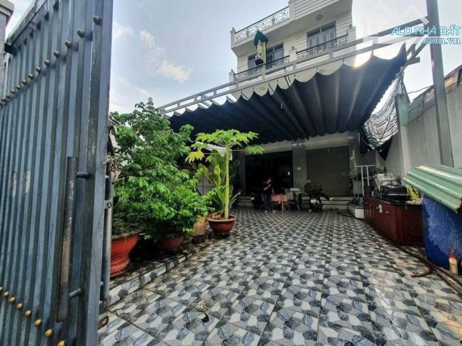 SIÊU BIỆT THỰ 8,3 X30 VỊ TRÍ SIÊU ĐẸP ẤP 3 ĐÔNG THẠNH GIÁP RANH QUẬN 12 - 1