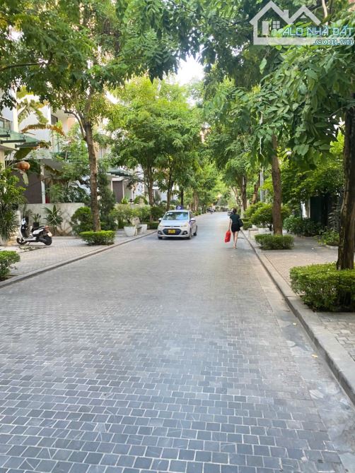 Cho thuê biệt thự Imperia Nguyễn Huy Tưởng, Thanh Xuân. DT 200m2, 1 hầm, 4Tnổi, MT 9m 70tr - 1