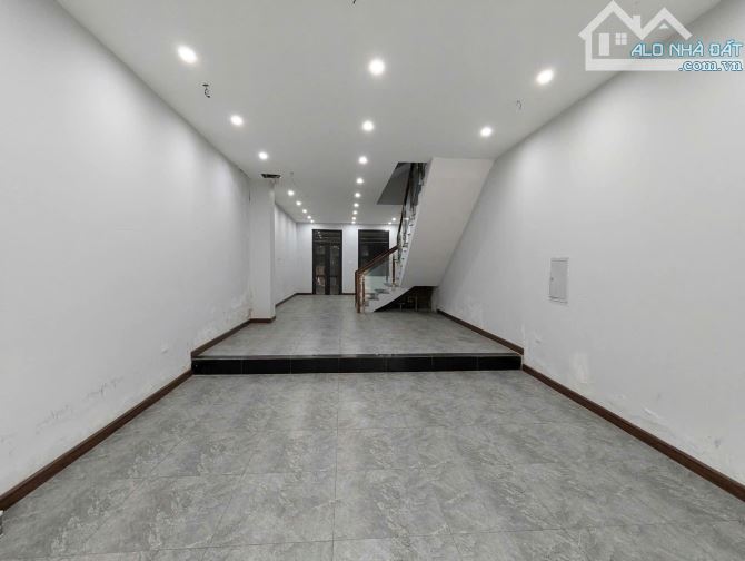 Bán gấp! Nguyễn Văn Lộc DT 84m2, 5 tầng, MT 5.8m, ô tô tránh, vỉa hè, KD, nhỉnh 24 tỷ - 1