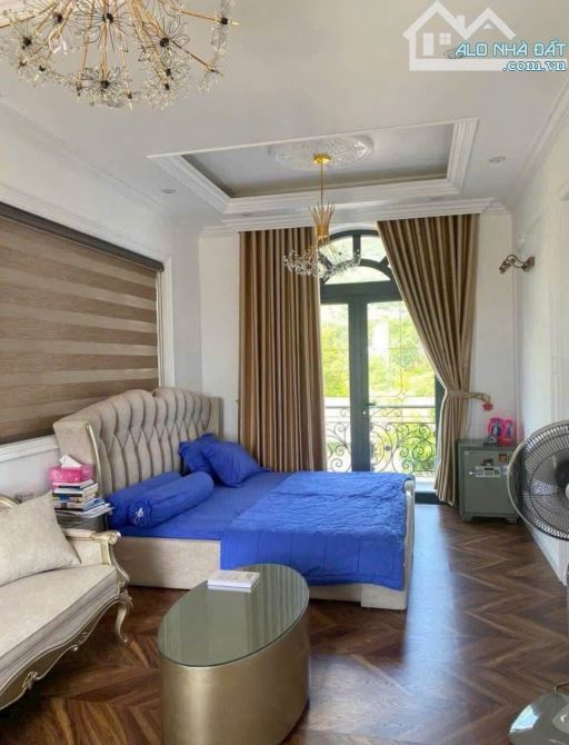 Bán hoặc  Biệt Thự Đẹp Luxury 3 Tầng Ven Sông Tắc , Vị Trí Đẹp Gần Trung Tâm Phố - 1