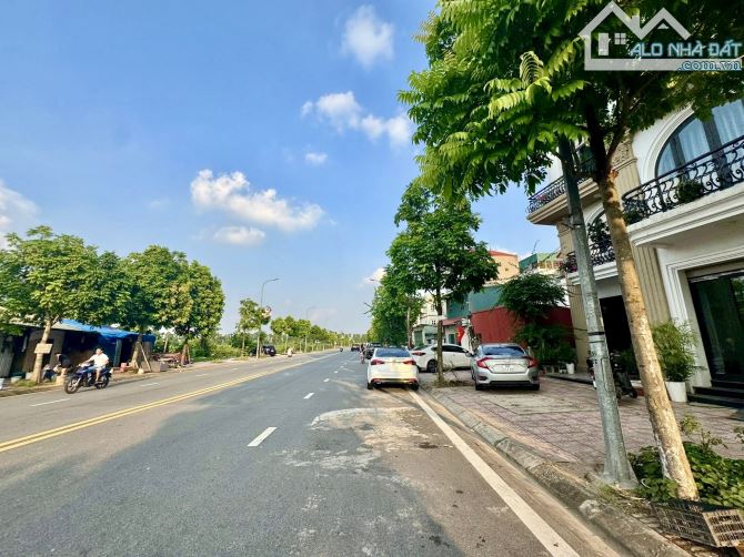 Khuôn tiền hiếm 10.x tỷ có lô đất Mặt đường 40m Cự khối, View hồ điều hoà 30ha - 1