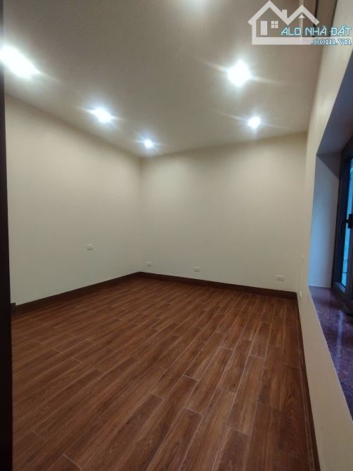 Cho thuê nhà ngõ 47 Đội Cấn, Ba Đình, ,40m2*5 tầng, 14 triệu - 1