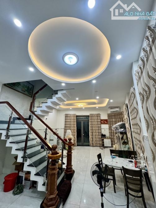 NHÀ LÔ GÓC - ĐƯỜNG 8M XH TRÁNH - 2 TẦNG - 105M2 ( 8x13 ) - 8,5 TỶ - LÊ ĐỨC THỌ, GÒ VẤP. - 1