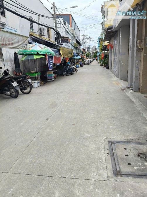 NGỘP BANK Nhà cấp 4 Mặt tiền đg ĐỖ HÀNH phườngTMT Q12 dt 134,4m2 Đường5m DÒNG TIỀN 10TR/TH - 1