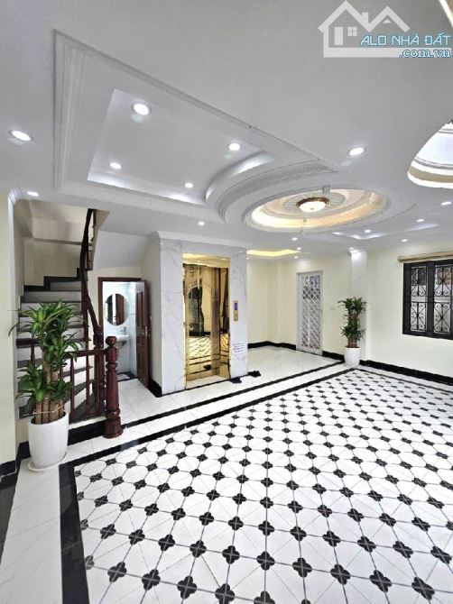 NGUYỄN VĂN LINH_BỒ ĐỀ : Ô TÔ TRÁNH-6 TẦNG THANG MÁY-LÔ GÓC-NỞ HẬU-MT 6M_GIÁ 12 TỶ - 1