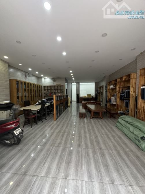 BÁN BIỆT THỰ-144M2-1 TRỆT- 2 LẦU-6 PHÒNG NGỦ-5WC-NGAY CHỢ VẢI PHÚ THỌ HÒA - 1