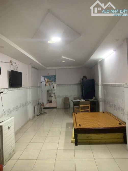 Nhà 2 tầng - hẻm xe hơi - gần Phan Văn Hớn - chợ Lạc Quang - 1