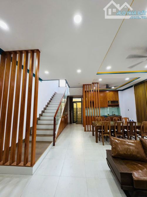Giảm Sâu 5 tỷ Bán Gấp nhà góc 2 mặt tiền, TP. Thủ Đức, DT: 10x16m, 5 tầng, Full Nội Thất, - 1