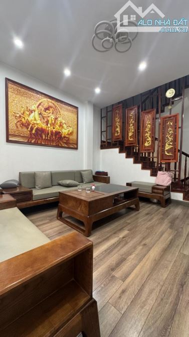 NGUYỄN VĂN CỪ - NHÀ DÂN XÂY - 40M 4T MT 4M - NGÕ RỘNG 2.5M - GẦN Ô TÔ - TẶNG NỘI THẤT - 1