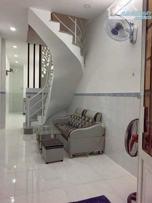 🏠 BÁN NHÀ HẺM XE HƠI - NGUYỄN VĂN NGHI P.7 - 30m2 - CHỈ VỚI 3.X TỶ TL - 1