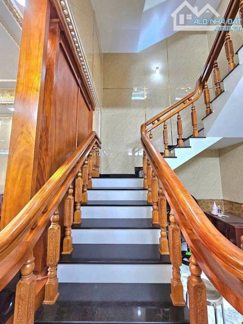 💥Bán nhà 3 tầng Tân Cổ Điển, full nội thất gỗ Đỏ cao cấp, trước KDL Dì Ký chỉ hơn 5tỷ