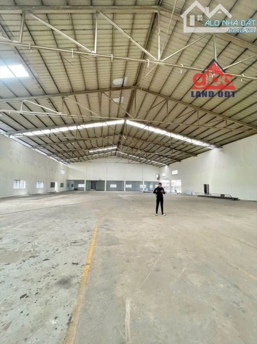 XT340 Cho thuê kho 12.000m2 trong kcn sóng thần 1 Mặt Tiền Đường Chính - 1