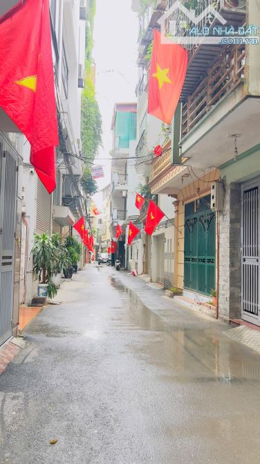 Bán nhà DT 105m2 chỉ 19 tỷ, 5m ra ô tô, ngõ thông gần phố cổ, xây CCMN giá đầu tư - 1