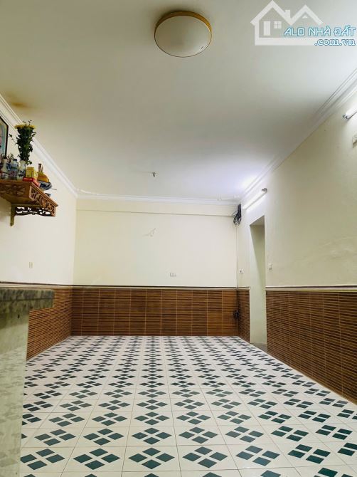 Cho thuê căn hộ tập thể tầng 1 đường Hoàng Ngọc Phách, 80m2, 2 phòng ngủ, 10 triệu - 1