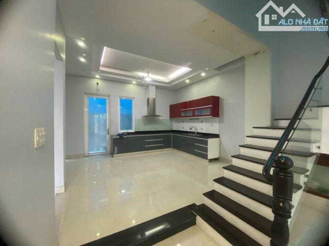 Cho thuê Villa phường A Khánh, kế bên trường học Nguyễn Hiền, CC Bộ Công An - 1