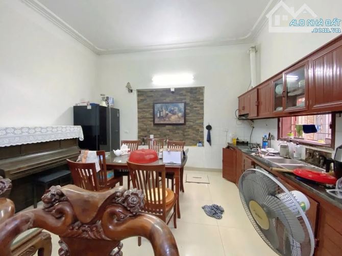 Bán nhà trung tâm Thạch bàn 63m 4T MT 5m 10.8 tỷ ô tô vào nhà, gần ô tô tránh - 1