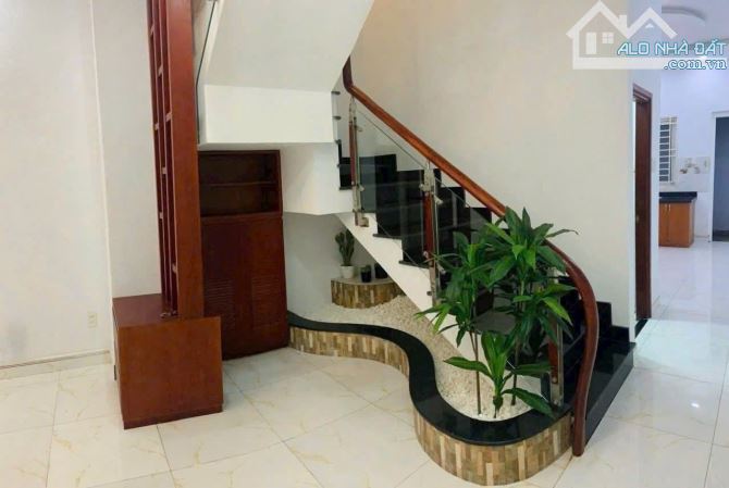 BÁN NHÀ 4 TẦNG - KHU DÂN TRÍ - 60M2 NGANG 4 - NGAY DUON ĐÌNH HỘI, TNPB, Q.9 - CHỈ 6.5 TỶ - 1