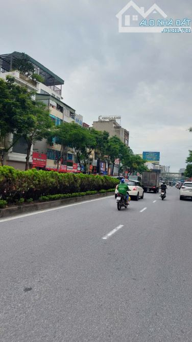 Bán nhà Phố Nguyễn Văn Cừ, 36m2- 5 tầng- 3 phòng ngủ- 8.8 tỷ, ô tô thông, dòng tiền - 1