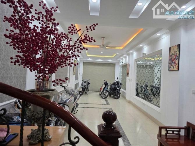 Phố Cổ Nhuế – 43m² – 5 Tầng – Thang Máy – Giá 7.85 Tỷ - 1