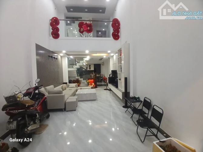 NHÀ MỚI KENG ĐẸP SÁT MẶT TIỀN – AN BÌNH, Q5 – 6 PHÒNG NGỦ - GIÁ XỊN! - 1