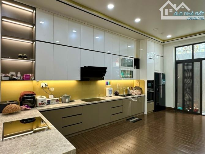Biệt Thự Mặt Tiền Giáp Quốc Lộ 1A và Đường Phạm Văn Đồng, Dt 493m2, ngang 10m, 16.5 tỷ - 1